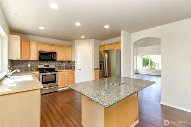 Imagine Cooking in this Kitchen!!  New Microwave Even!