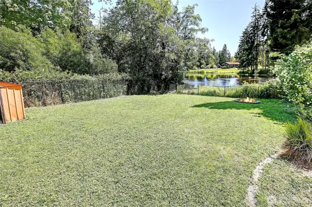 Fully fenced Back yard and Lake