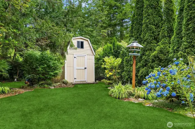 Cute Outbuilding / Garden Shed