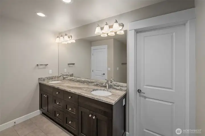 Dbl Vanity Primary Bath