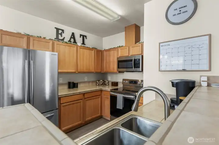 So much cabinet and counter space!