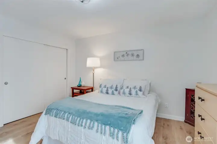 Large primary bedrooom