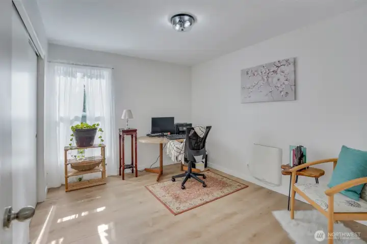 Second bedroom can be used as an office