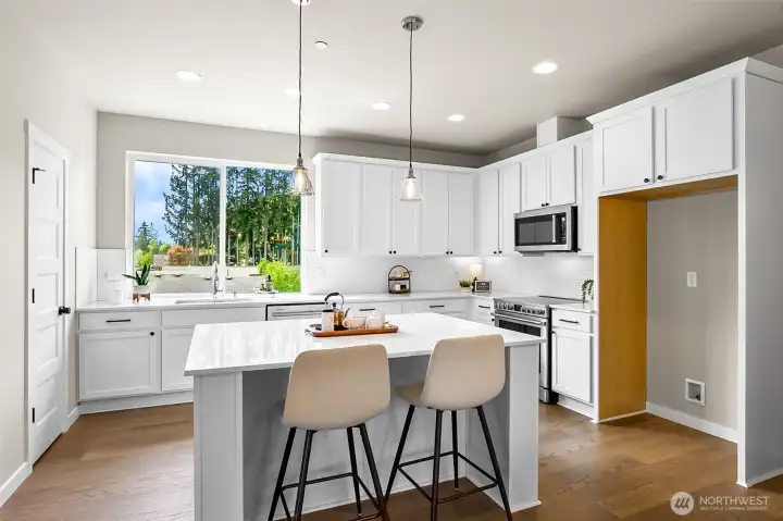 Photographs are for illustrative purposes only. Features, finishes, interior/exterior colors, landscaping and floorplan shown may vary from actual homes built.