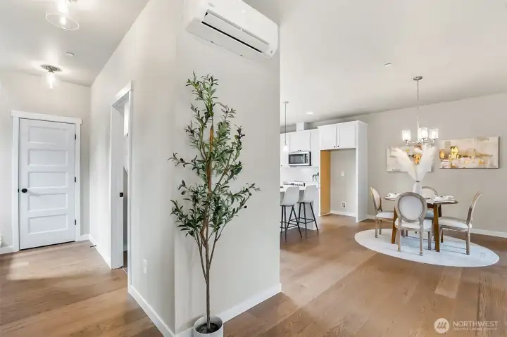 Photographs are for illustrative purposes only. Features, finishes, interior/exterior colors, landscaping and floorplan shown may vary from actual homes built.