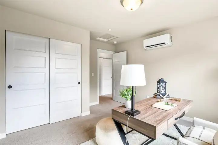 Photographs are for illustrative purposes only. Features, finishes, interior/exterior colors, landscaping and floorplan shown may vary from actual homes built.