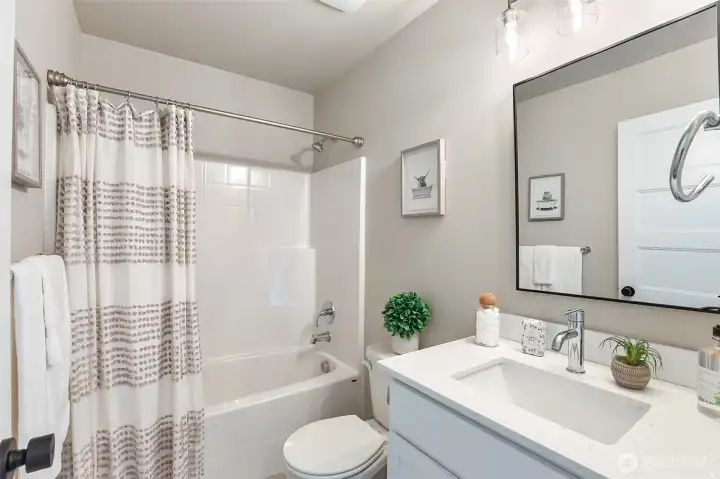 Photographs are for illustrative purposes only. Features, finishes, interior/exterior colors, landscaping and floorplan shown may vary from actual homes built.