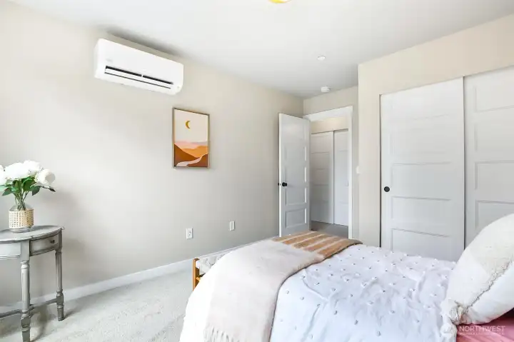 Photographs are for illustrative purposes only. Features, finishes, interior/exterior colors, landscaping and floorplan shown may vary from actual homes built.