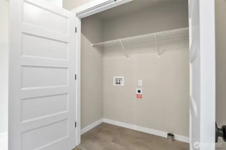 Photographs are for illustrative purposes only. Features, finishes, interior/exterior colors, landscaping and floorplan shown may vary from actual homes built.