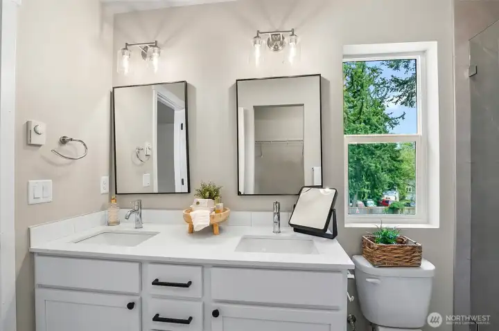 Photographs are for illustrative purposes only. Features, finishes, interior/exterior colors, landscaping and floorplan shown may vary from actual homes built.