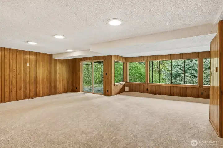 Lower Level Great Room  Unstaged