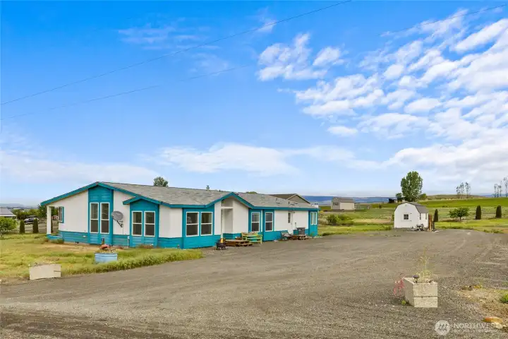2720 sq. ft. of living space.
