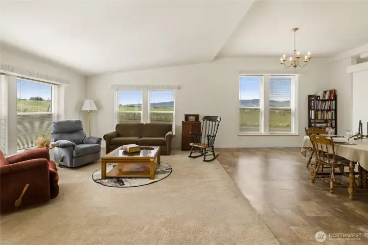 Livingroom/Diningroom