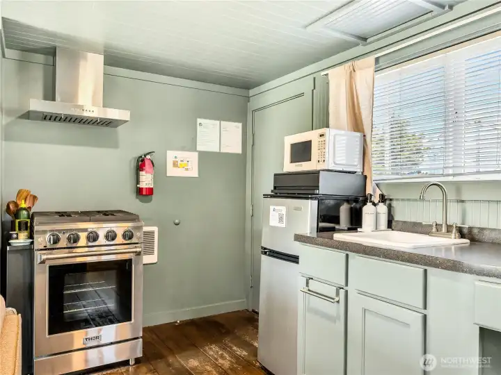 NEW Thor propane stove complete with stainless steel hood. NEW Thor propane stove complete with stainless steel hood.