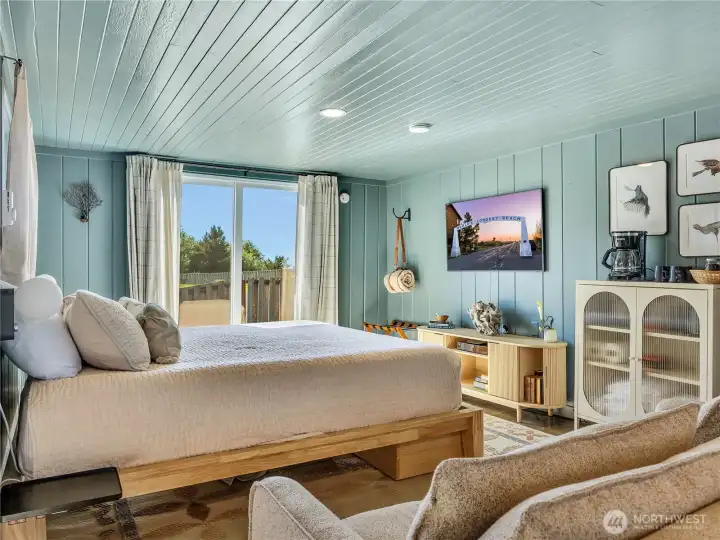 The color drenched space creates unity and feels spacious. The color drenched space creates unity and feels spacious.