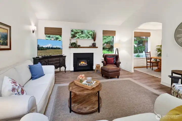 Wonderful cozy living room area with Natural gas fireplace, vaulted ceilings and custom blinds. Plenty of room for entertaining or siting back and relaxing.