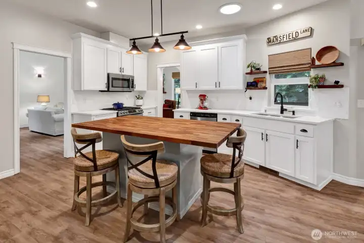 Another view of this wonderful kitchen