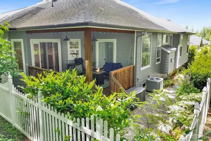 Fenced back yard with even more mature NW landscaping. And yes, this home has AC too !