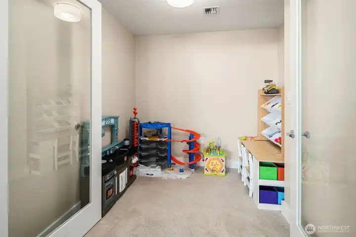 Den/Office Den/Office