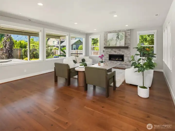 Expansive windows, rich hardwood floors & mountain views!