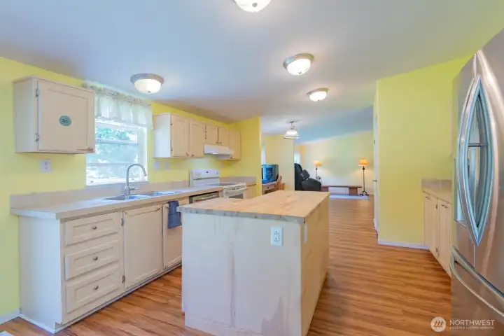 Open and bright kitchen Open and bright kitchen