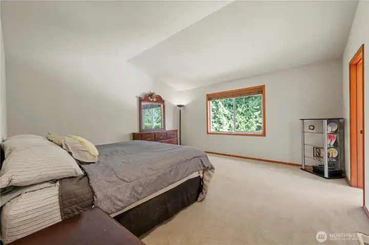 Soooo much space in this primary bedroom.