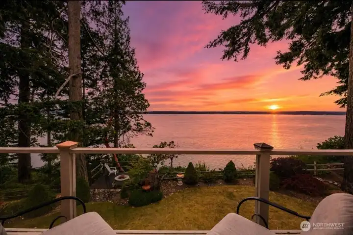 West facing for sunset magnificent views. Absolutely breathtaking !