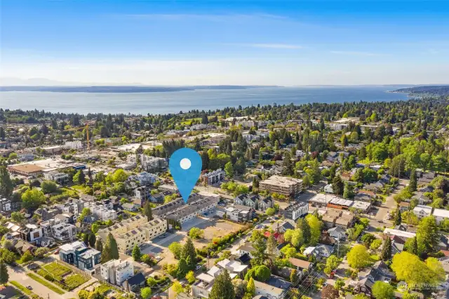 Location is everything – minutes from numerous parks, shopping, dining, drinking, DT Ballard, Greenlake and more.