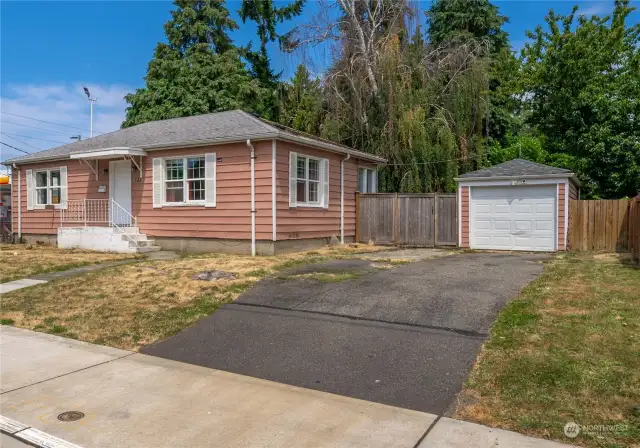 Large drive way and one car garage!