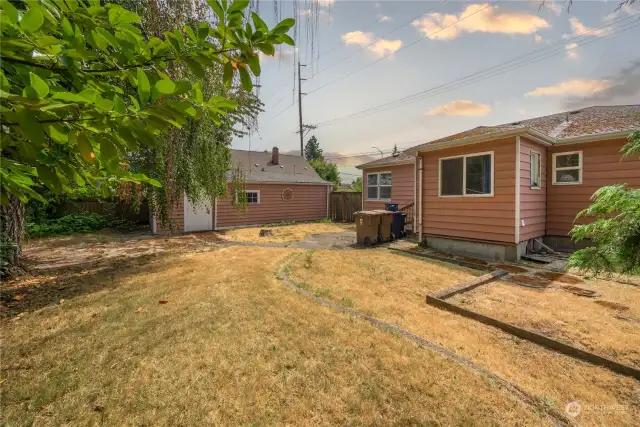 Large backyard with access to the 1 car garage!