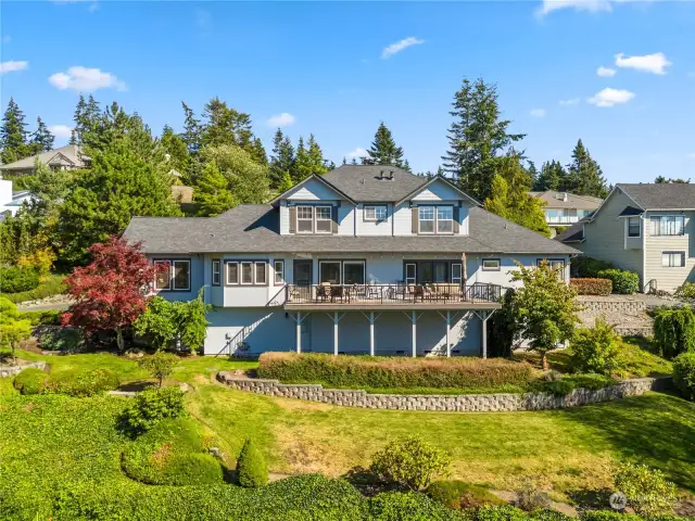 Gorgeous, beautifully landscaped home.