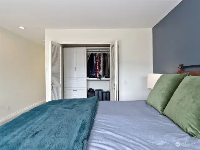 Primary bed with walk in closet, custom organizer.