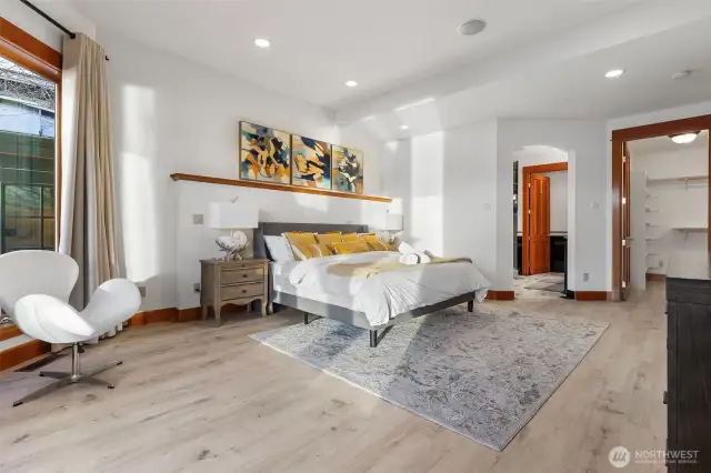 Primary ensuite with walk in closet
