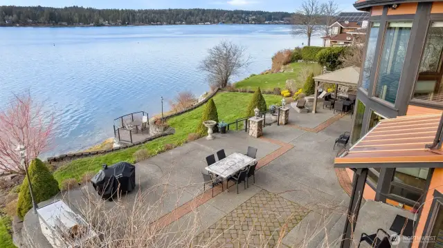 Outdoor Kitchen, Dine and Enjoy!