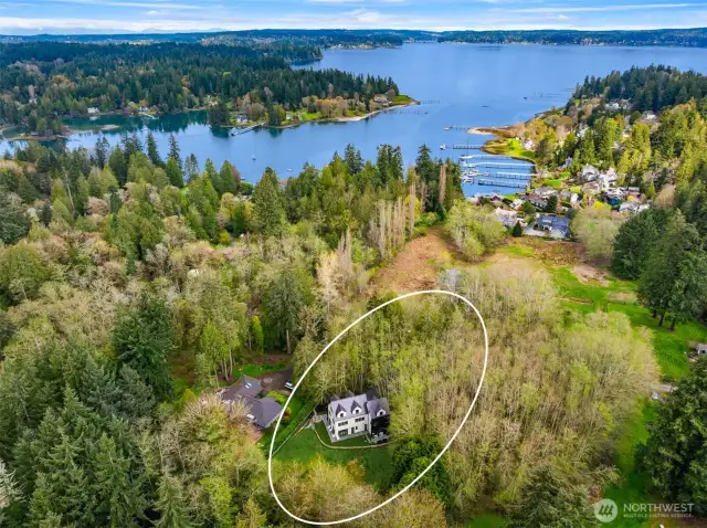 Walking distance to Hidden Cove Park, Hidden Cove Trail systems and Port Madison.