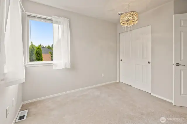 Guest Bedroom 2 - Dual Windows!!