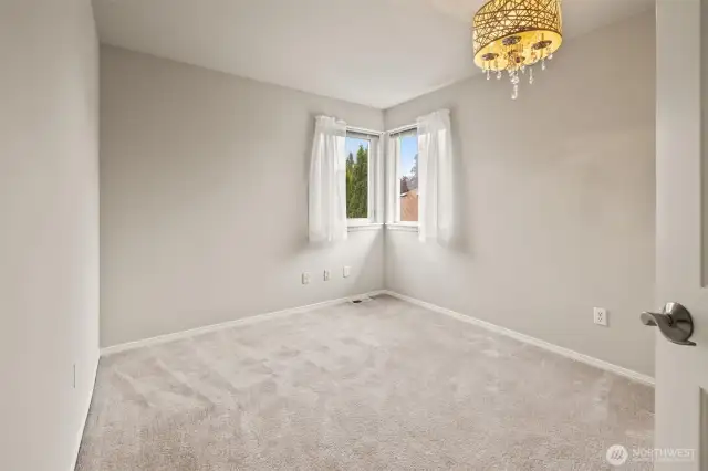 Guest Bedroom 2 - Dual Windows!