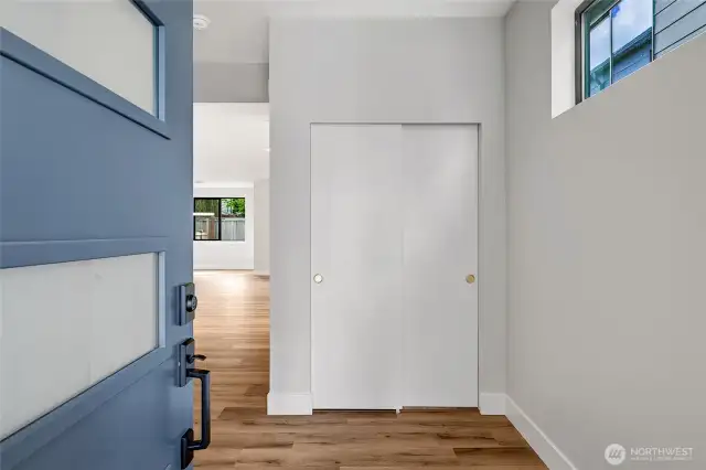 Private entry way(Photos from lot 9B)