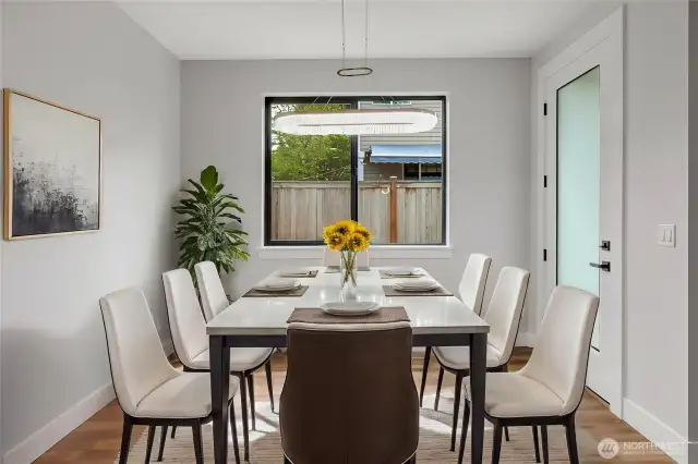 Bright dining room, NEW MSR lighting fixtures! (Photos from lot 9B, digitally staged)