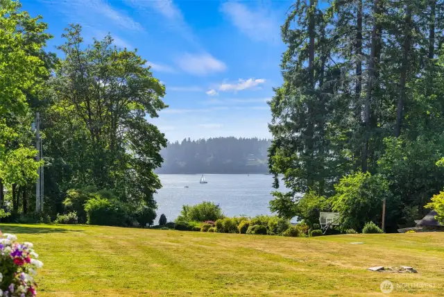 BOCCE BALL? VOLLEY BALL? MAYBE A POOL? THERE ARE SO MANY Bocce ball, volleyball, or a pool—this expansive lawn offers endless possibilities.