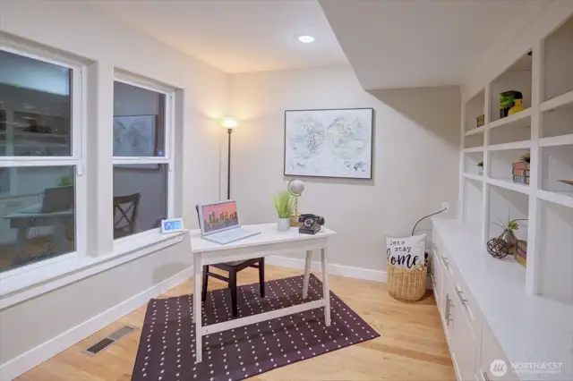 Beautiful office/den