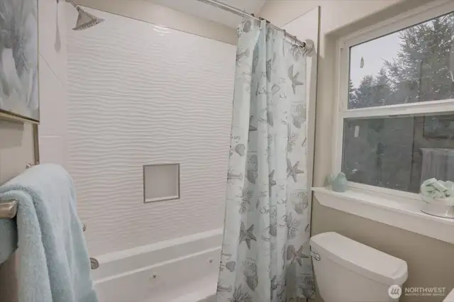 Bathroom adjoining to Suite 1.