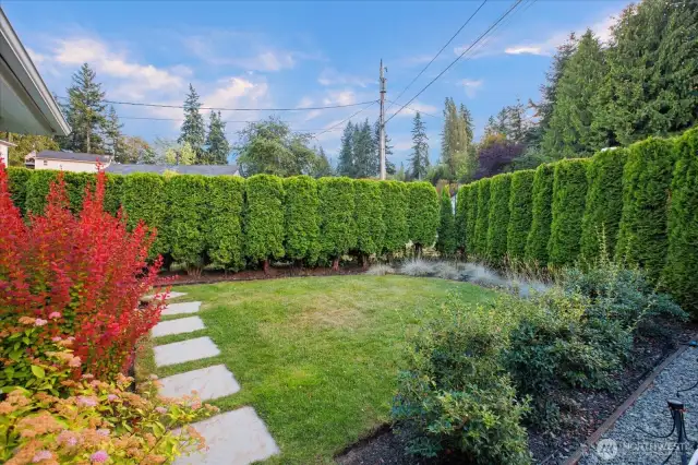 Fantastic Backyard witt Pavers and Mature Lanscaping