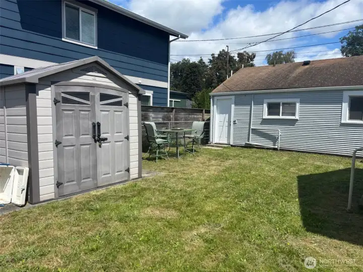 fully fenced back yard