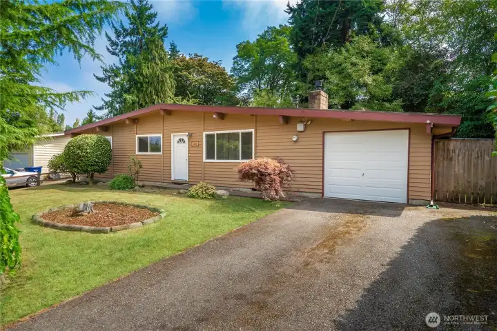 Welcome Home to 32814 28th Ave. SW, Federal Way, WA 98023.  Classic easy living one-story, large driveway and extra large single car garage.