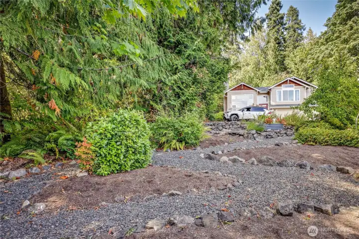 Easy trail to walk to the street.