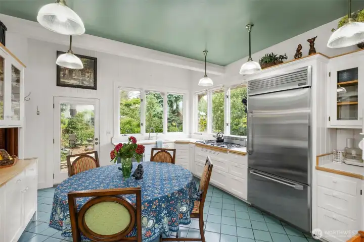 The tall Windows, high ceilings and open storage bridge the modern with the Victorian seamlessly.