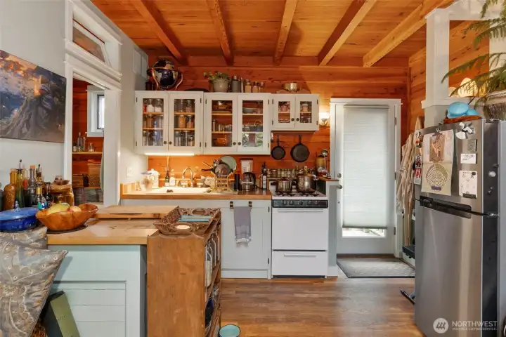 Inside the small home is everything your guest or your tenant could want, and all finished with a particularly inviting and welcoming style