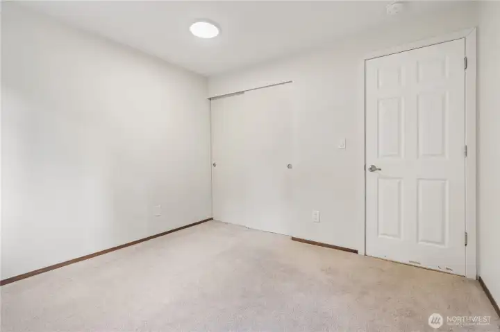 Second floor bedroom4