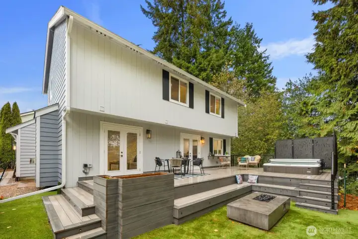 The entertaining deck! Complete with firepit & hot tub